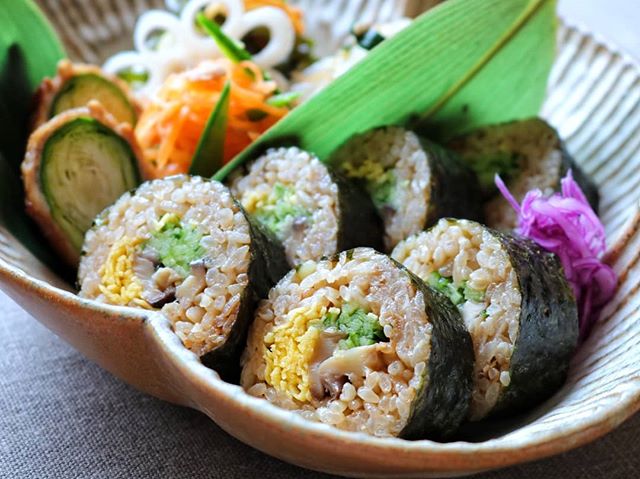 舞茸の炊き込みご飯で作る太巻き