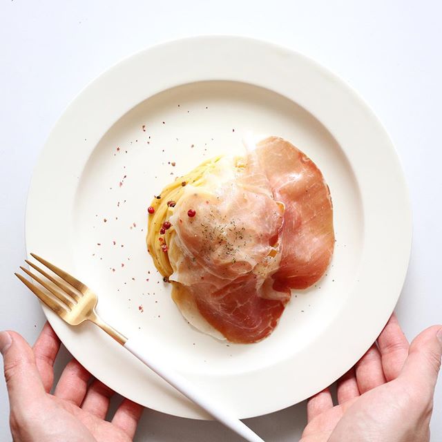 生ハムが味を引き締める！手作りカルボナーラ