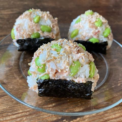 絶品！ツナマヨと枝豆の酢飯おにぎり