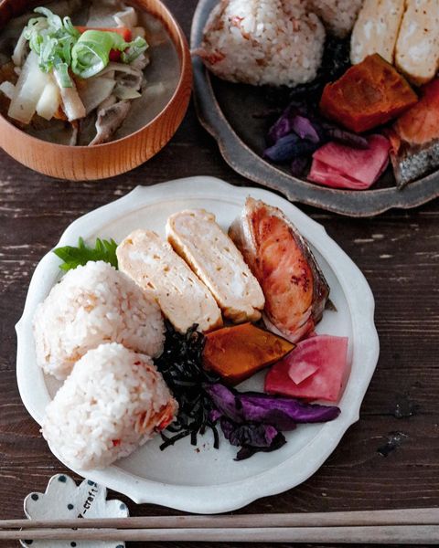  簡単レシピ！エビご飯おにぎりプレート