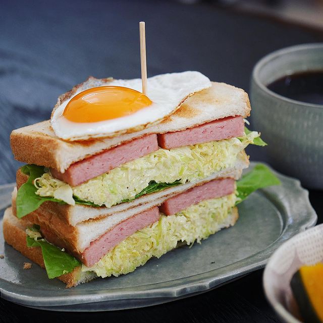 カレーキャベツとスパムのトーストサンド