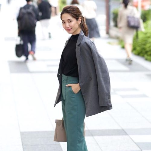 ジャケットの肩掛けコーデ特集 21最新 おしゃれの幅を広げる着こなしとは Folk