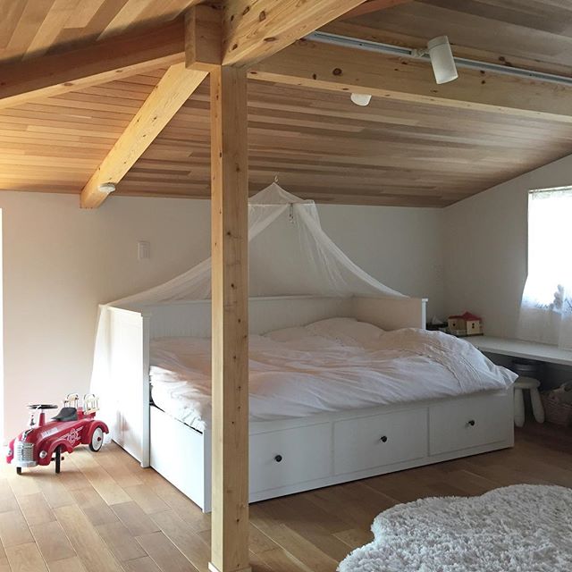 ハイタイプのIKEA収納付きベッド