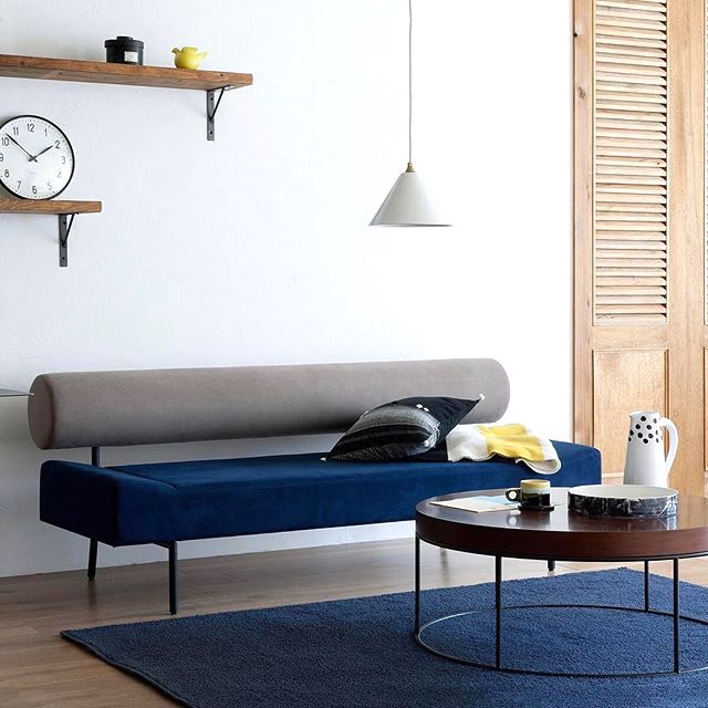 IDEE DIVANCO オットマン Light gray グレーソファに合うラグの色って