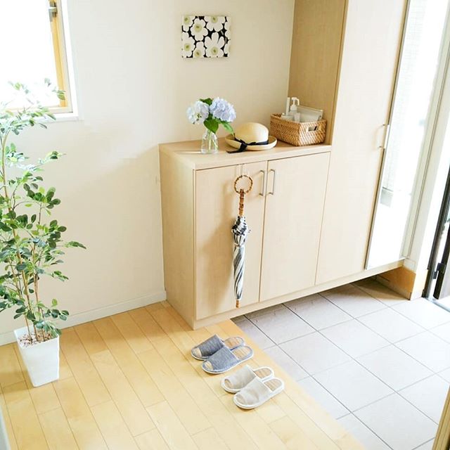 明るい緑系の絵画