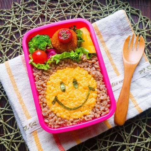 ニコニコ顔で食べやすい☆そぼろスマイル弁当