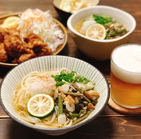 冷たいかけ汁で美味しい山菜うどん