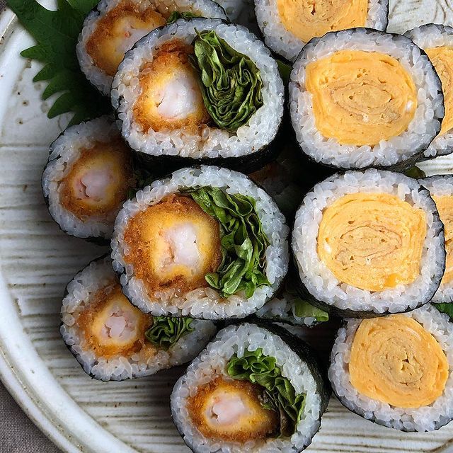 豪華なエビフライとたまごの巻き寿司