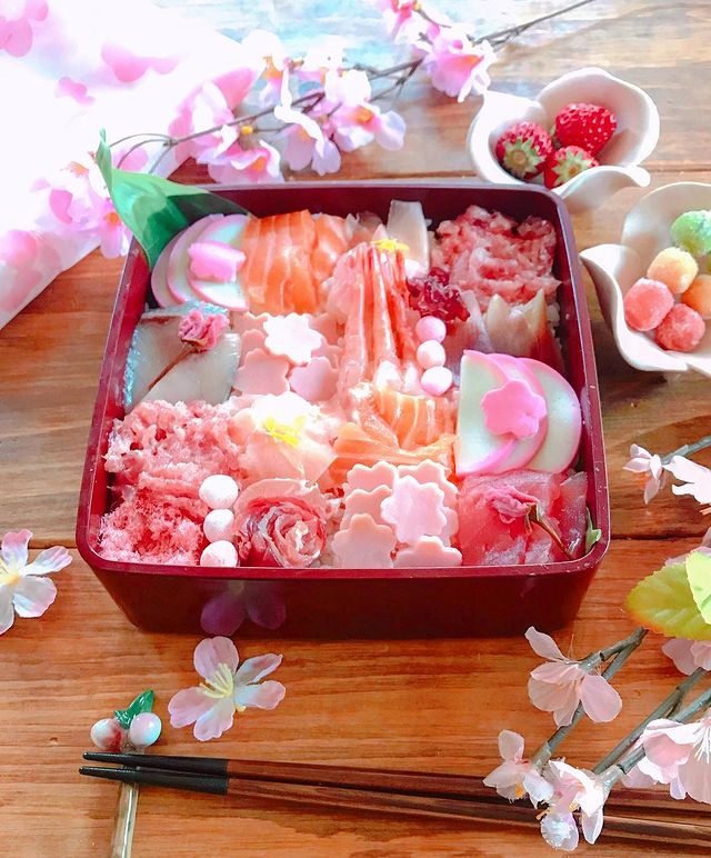 春爛漫！桜色のグラデーションがおしゃれなお弁当