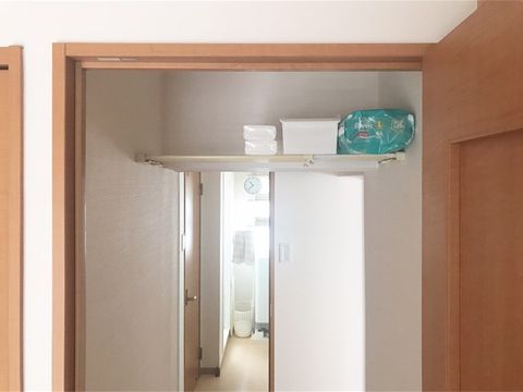 突っ張り棒を活用したトイレ収納2