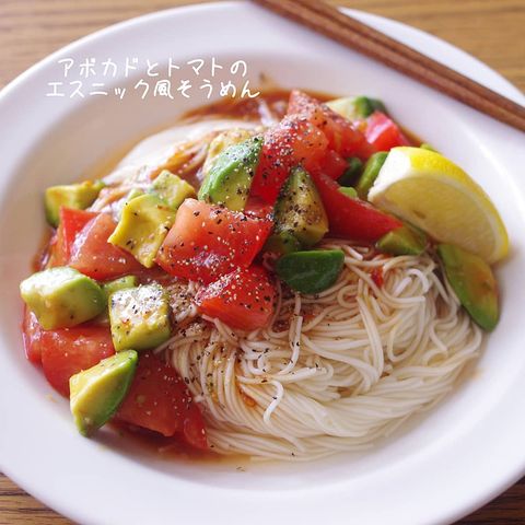 アボカドとトマトのエスニック風そうめん