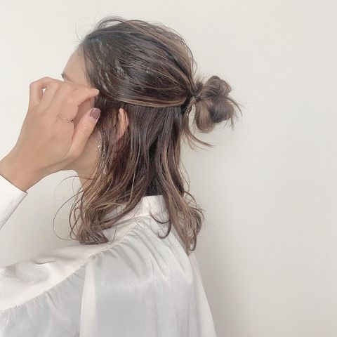 すっきりシルエットのヘアアレンジ