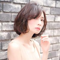 【40代】おでこが広い女性に似合う髪型16選。小顔見えが叶う前髪って？