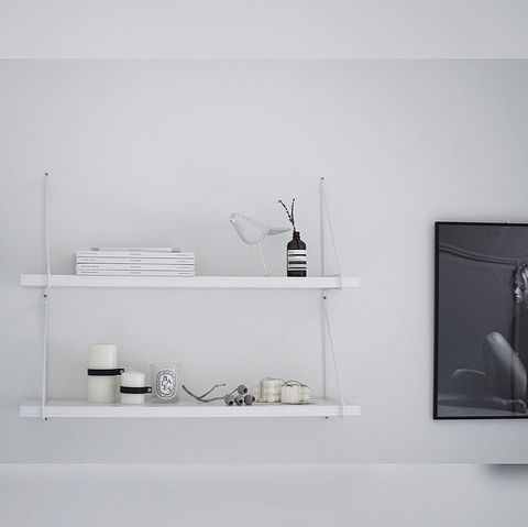 シンプルなウォールシェルフ