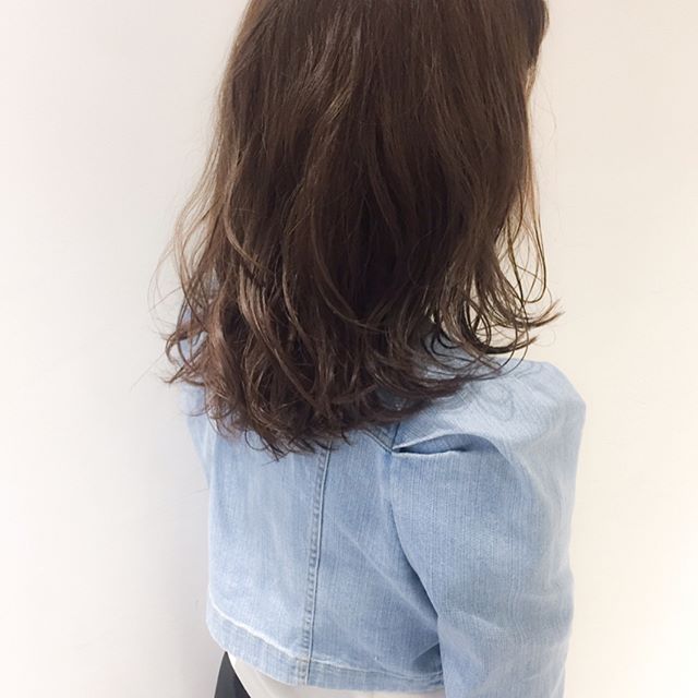 くせ毛の原因②加齢による毛穴のゆがみ