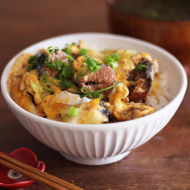 鯖味噌卵とじ丼