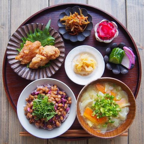 酸味を加えるトッピング♪しば漬け納豆レシピ