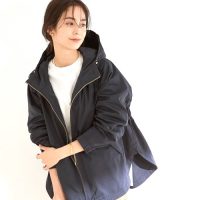 定番マウンテンパーカーの旬な着こなし。大人女子のおすすめコーデ