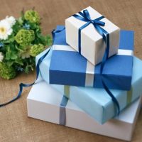 職場の方への結婚祝いのお返しはどうするのが正解？マナーやおすすめ商品をご紹介