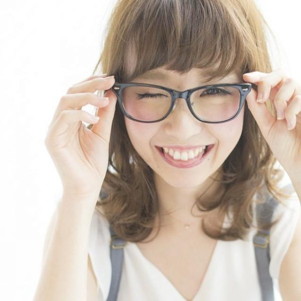 眼鏡に合う髪型でおしゃれ見えが叶う 40代女性に人気のトレンドスタイルまとめ Folk 眼鏡に合う髪型でおしゃれ見えが叶う 40代女性に人気のトレンドスタイルまとめ Folk