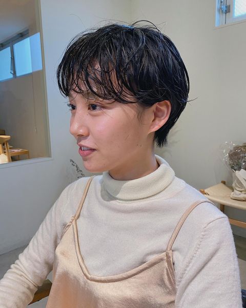 抜け感がおしゃれなショートヘアスタイル