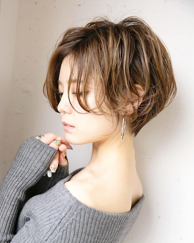 コケティッシュなショートヘアスタイル