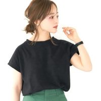 黒Tシャツで夏らしい爽やかなコーデを作る。レディースの大人おしゃれな合わせ方