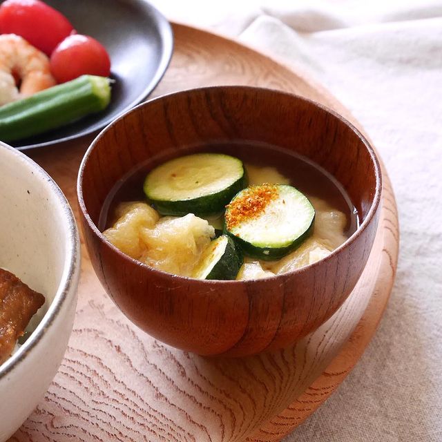 ズッキーニと油揚げの味噌汁