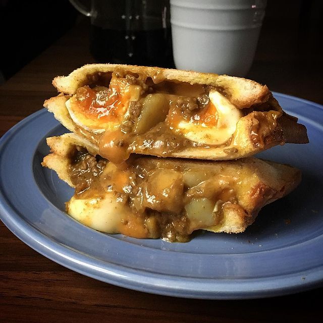 揚げずにこの食感！カレーホットサンドレシピ