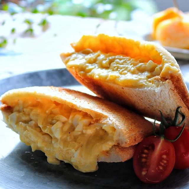 カレー風味のホットサンド