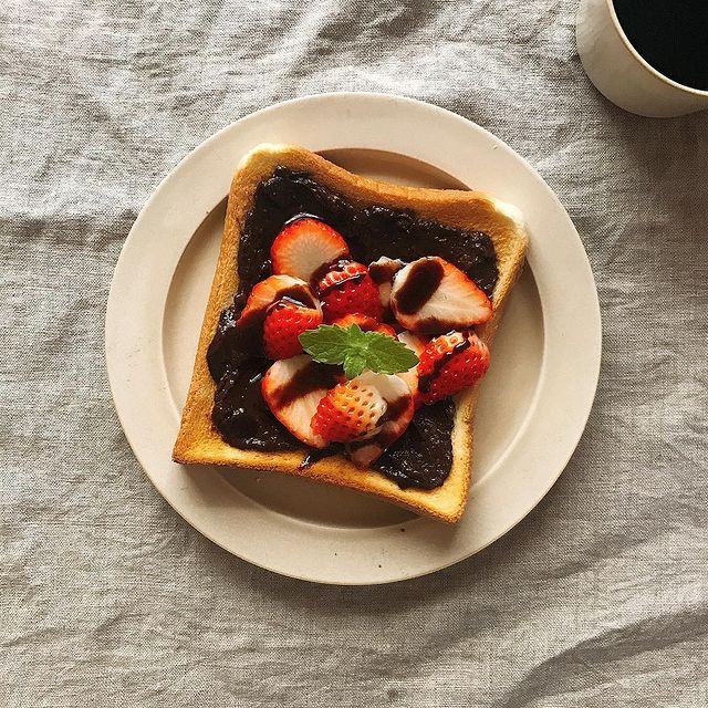 アボカドチョコクリームのトースト