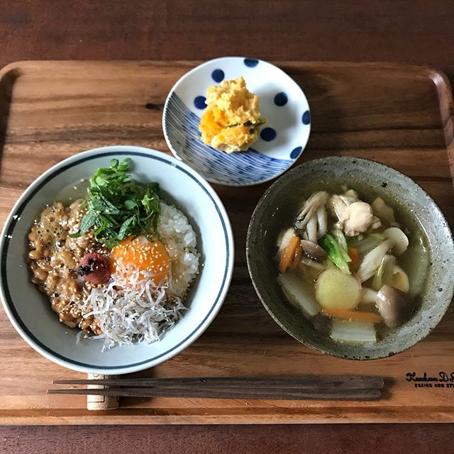 あっさり納豆梅じゃこ大葉卵ご飯