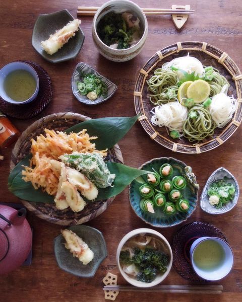 アオサ、めんつゆ、天ぷら、かき揚げ、茶そば、そうめん。