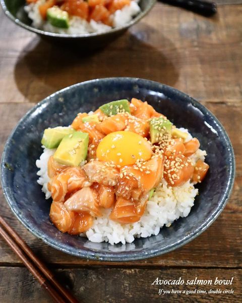 夕飯の献立に！お手軽アボカドサーモン丼