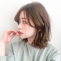 丸顔さんはワンレンボブで小顔見えが叶う。大人女性に似合う旬のスタイル集