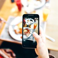 おしゃれで映える料理写真の撮り方って？スマホでもできるプロっぽい撮影テクニック