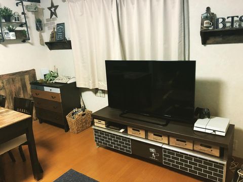 タイルシールでリメイクするDIYテレビ台