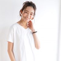 白Tシャツの夏コーデ【2021最新】人気ネックデザイン別に着こなし術をご紹介