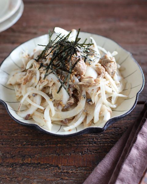 玉ねぎと鯖缶のごま味噌和え