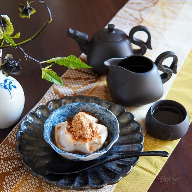 美味しいおやつ！豆腐の黒蜜きな粉がけ