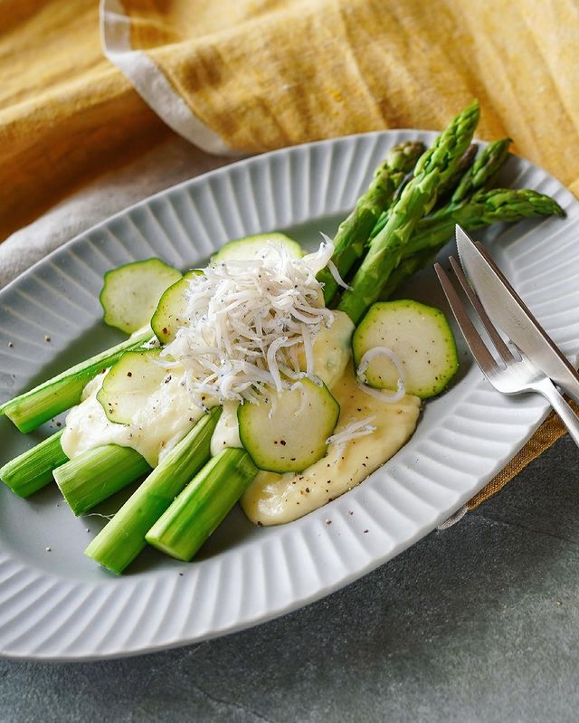 簡単料理！しらすとアスパラのホットサラダ