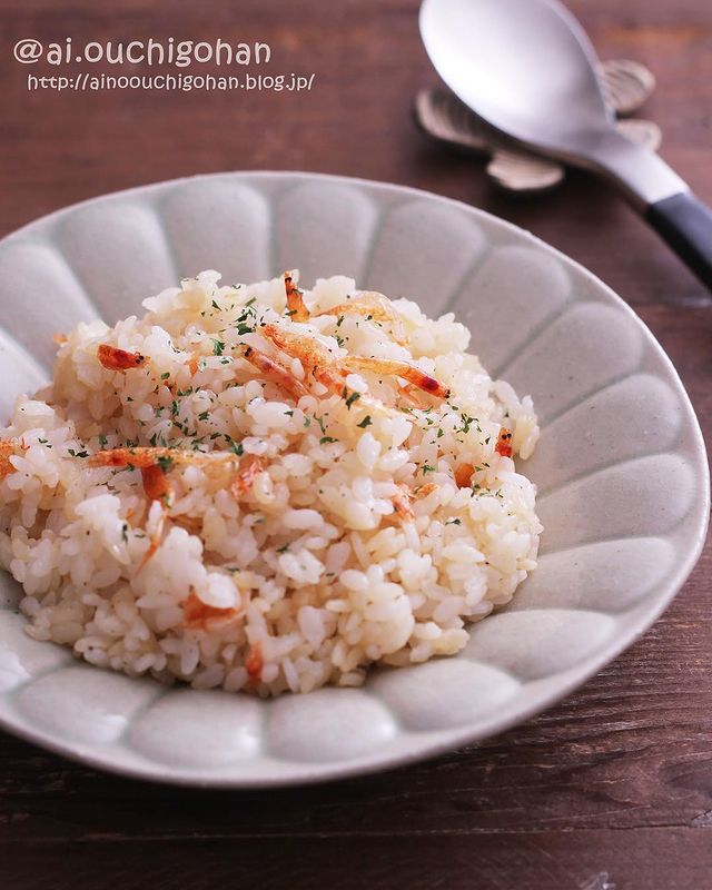 チキンのトマト煮の献立に！桜エビのピラフ