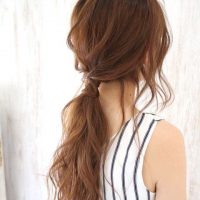 マスク姿でも大人可愛いは作れる。ロングヘアの簡単アレンジをまとめました