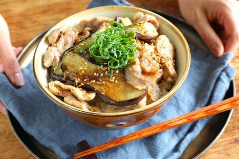 美味しすぎる！なすと豚肉の甘辛蒲焼丼