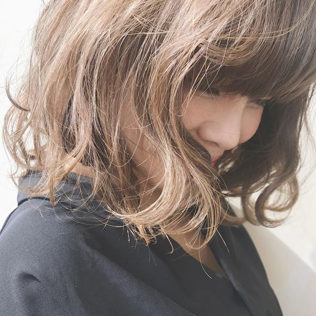 透明感ヘアに近づくラベンダーベージュ