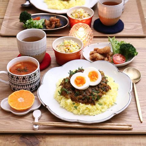 カレーライスをボリュームアップするゆで卵