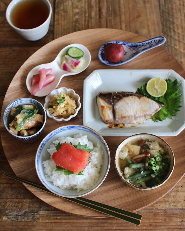 なめこと油揚げの胡麻味噌スープ