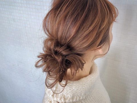 おくれ毛がおしゃれな簡単ヘアアレンジ