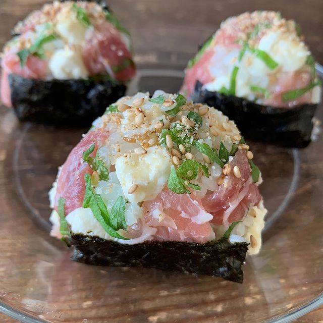 生ハム大葉クリームチーズの酢飯おにぎり