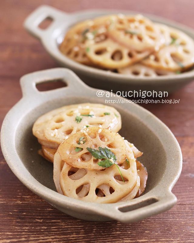 簡単料理のれんこんのバターしょうゆ炒め